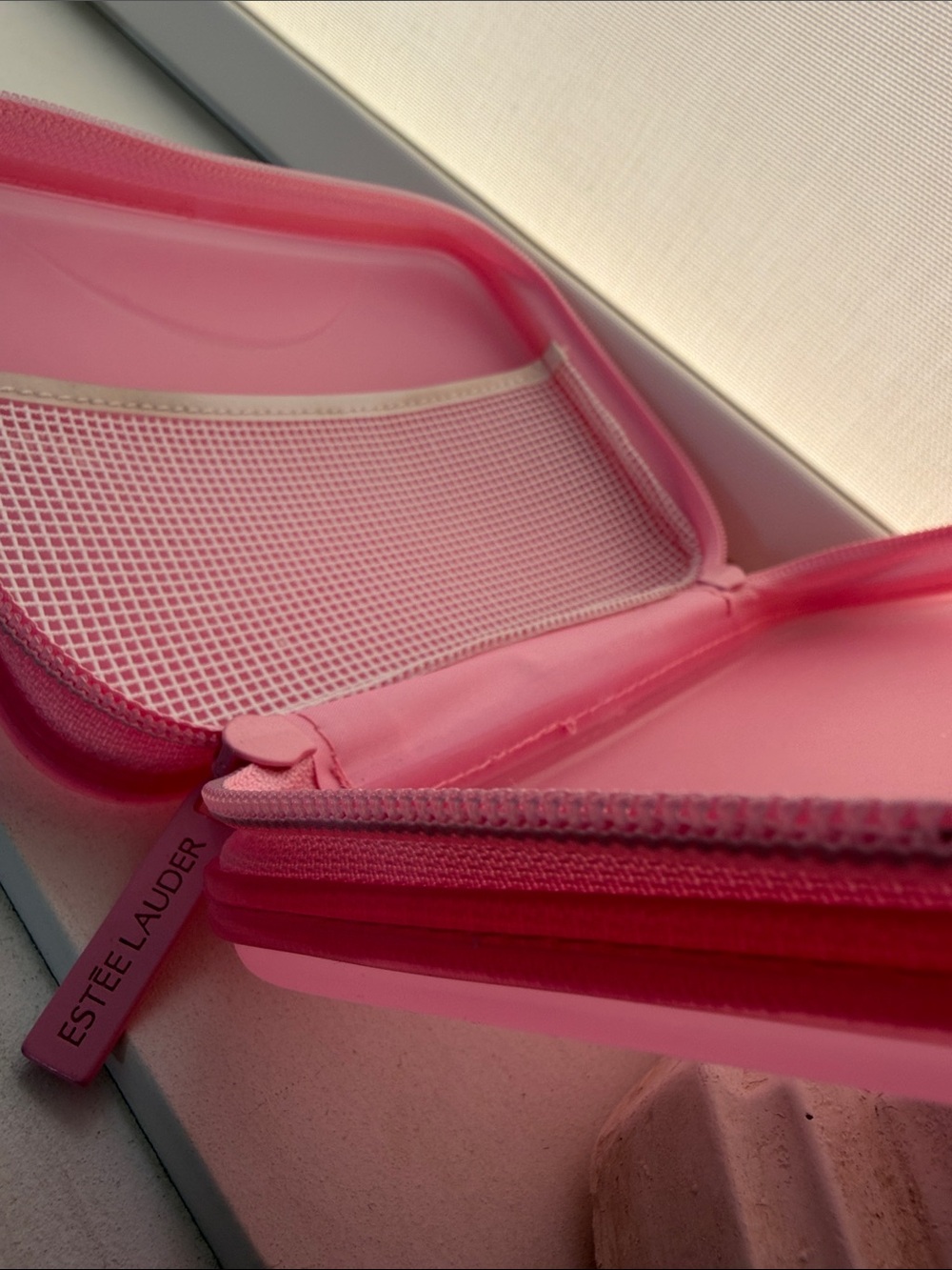 ✨ Iconic Estée Lauder 90’s Pink Jelly Zippy  Structured Makeup Case